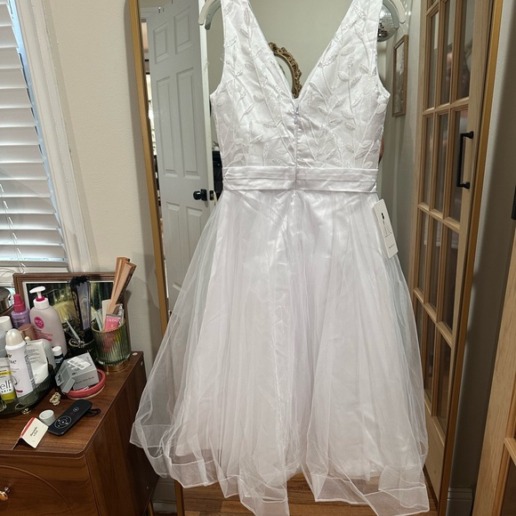 Lulu's Elegant White Wedding Dress - Picture 4 of 4